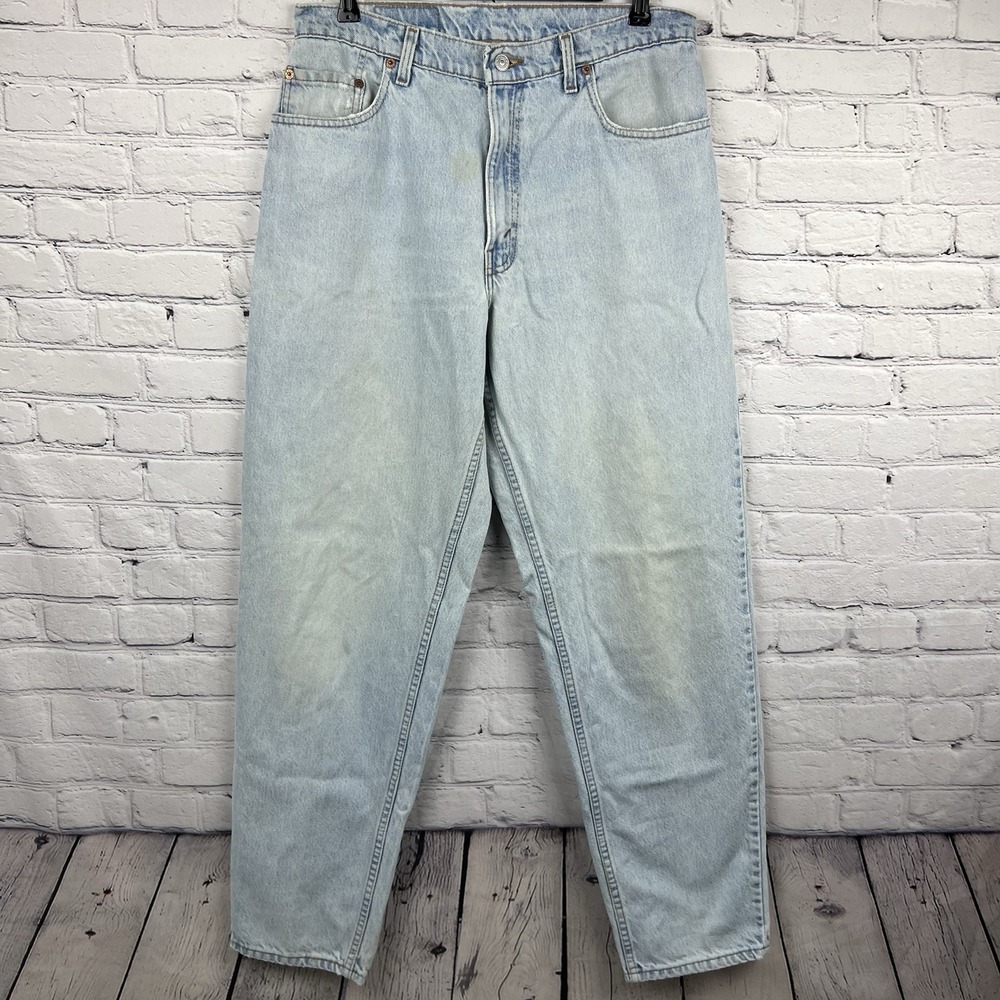 Vintage Levis Jean Men 34x32 Light Wash Denim 560 Loose Fit Tapered USA Made 90s
